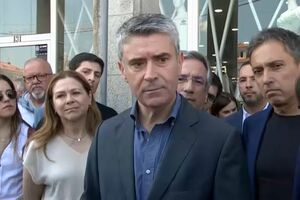 "Se fosse Montenegro, este ministro não estaria em funções": Carneiro exige responsabilidades sobre exames
