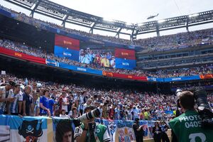 Trump chega de helicóptero a East Rutherford para assistir à final do Mundial. Presidente vai entregar troféu