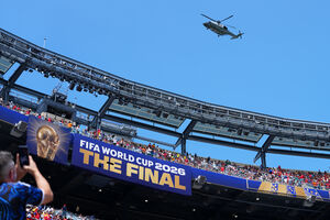 Trump chega de helicóptero a East Rutherford para assistir à final do Mundial. Presidente vai entregar troféu