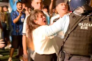 Festejos no Terreiro do Paço obrigam a intervenção policial. Adeptos argentinos entram em confronto com espanhóis