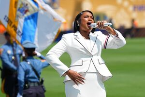 Jennifer Hudson cantou o hino dos EUA