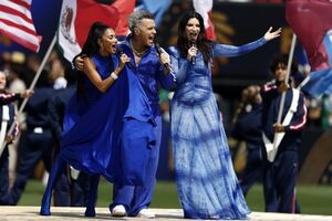 Nicole Scherzinger, Robbie Williams e a italiana Laura Pausini atuaram juntos