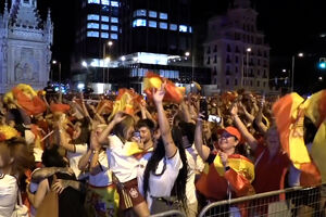 Loucura nas ruas de Madrid para celebrar vitória de Espanha no Mundial