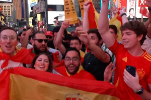 "Fiesta roja" em Times Square para celebrar vitória da Espanha no Mundial'2026