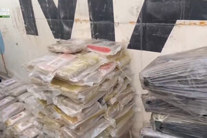 Polícia italiana apreende cocaína avaliada em 120 milhões de euros escondida em carregamento de bananas