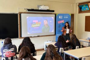 Sessão de literacia financeira para alunos com OneY e Sol Sem Fronteiras