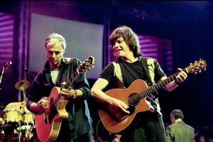 João Gil e Luís Represas no concerto dos 25 anos de carreira do músico Luís Represas, no Pavilhão Atlântico (hoje, MEO Arena), em Lisboa