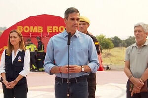 “Esperam-nos horas difíceis”: Sánchez visita bombeiros que combatem incêndios em Espanha