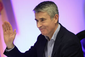 José Luís Carneiro critica aumento dos preços da gasolina e gasóleo