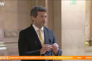 André Ventura denuncia roubo de "pastas que se referiam à CPI ao doutor Luís Neves"