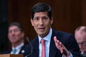 Kevin Warsh preside à Fed desde maio, em substituição de Jerome Powell.