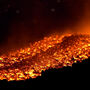 Monte Etna deslumbra com espetáculo de lava incandescente