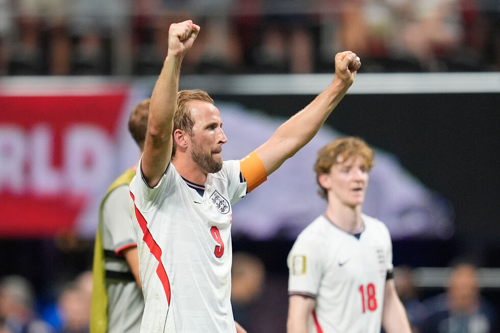 Henry Kane marcou os dois golos de Inglaterra
