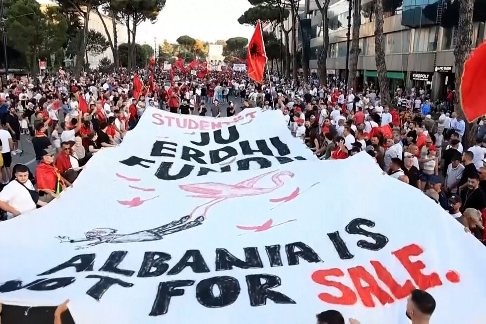 Protestos voltam a reunir milhares nas ruas de Tirana, na Albânia