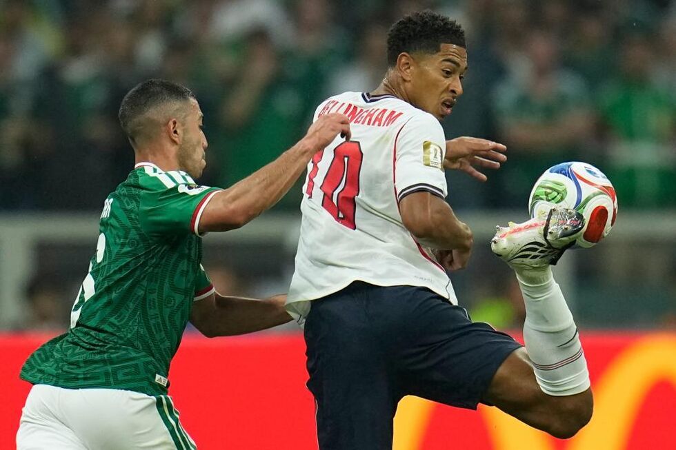 Jude Bellingham domina a bola