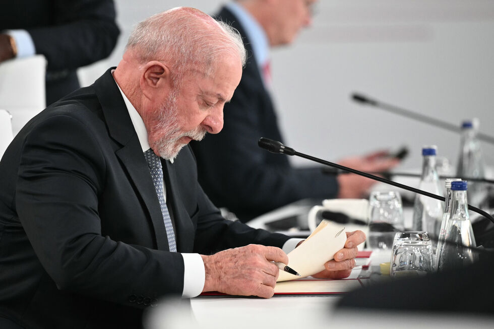 Presidente brasileiro, Lula da Silva, acusa EUA de pirataria ao cobrar portagem no Estreito de Ormuz