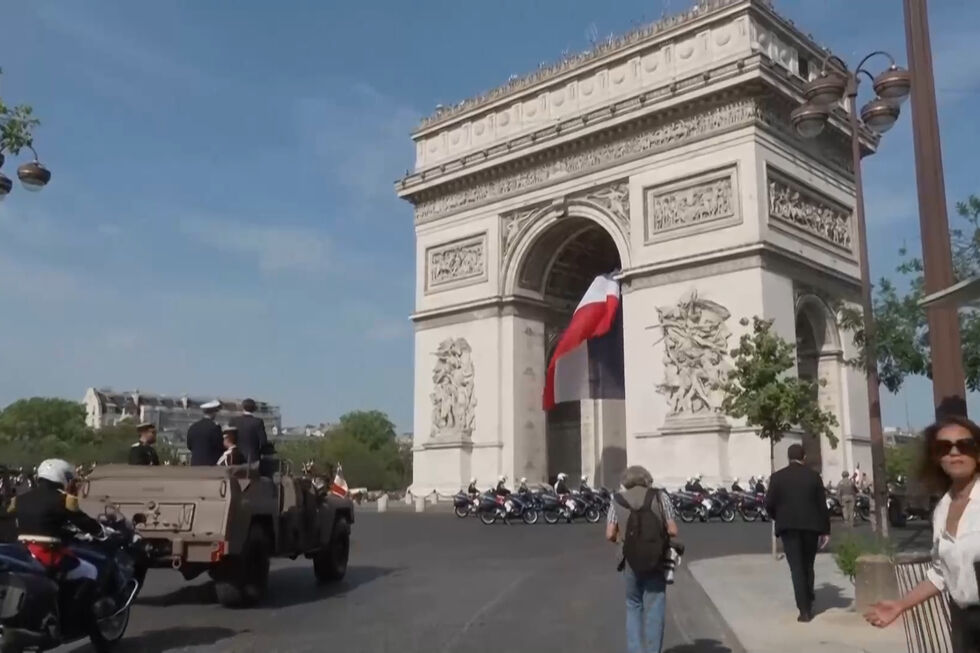 Tropas e aeronaves militares europeias participam no Dia da Bastilha em Paris com demonstração de apoio à Ucrânia