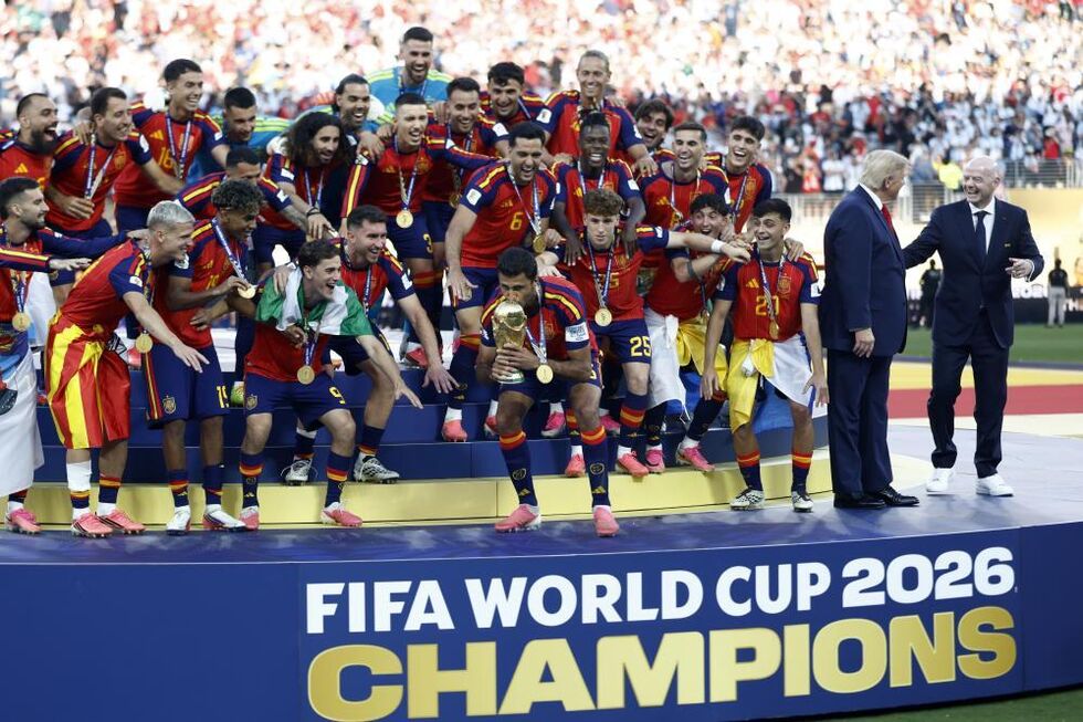 Espanhóis celebram a conquista do título