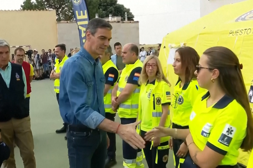 Pedro Sánchez visita frente de fogo que já consumiu mais de 32 mil hectares em Espanha