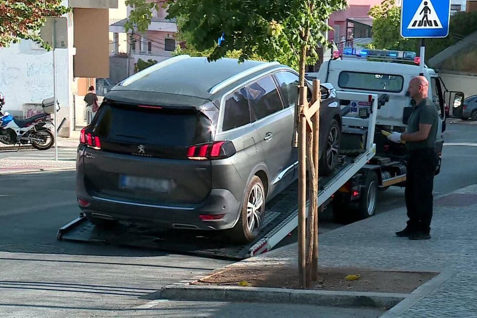 Carro onde morreu a criança em Almada foi apreendido 