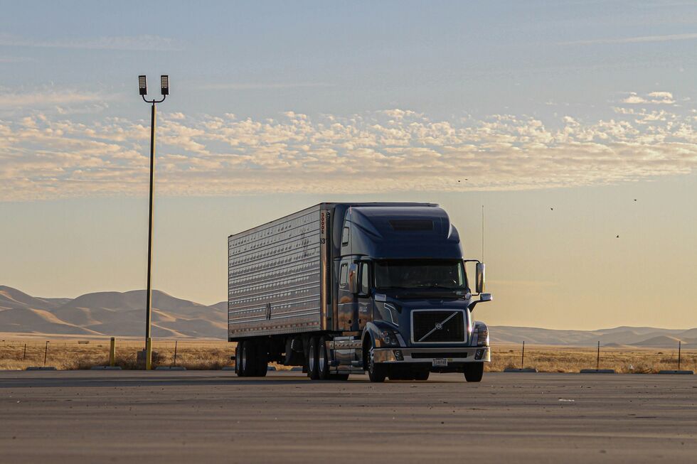 Campanha "Freedom Haulers" prevê facilitar o acesso dos veteranos à carta de condução comercial