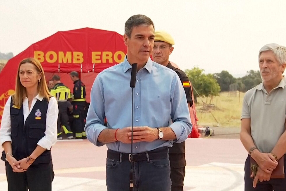 “Esperam-nos horas difíceis”: Sánchez visita bombeiros que combatem incêndios em Espanha