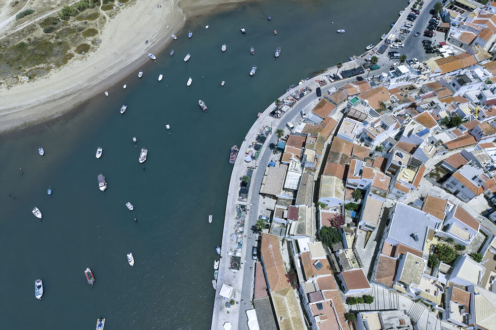 Ferro em Portimão e Silves com barcos e história