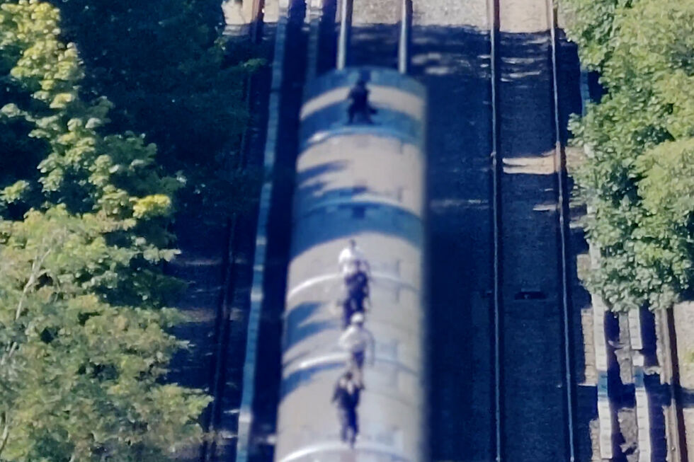 Polícia usa drone para apanhar adolescentes a "surfar" no metro de Nova Iorque
