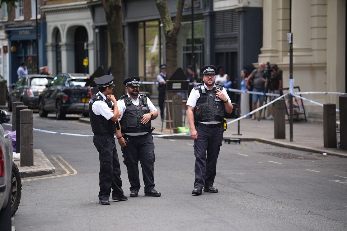 Ataque com faca em Londres faz vários feridos