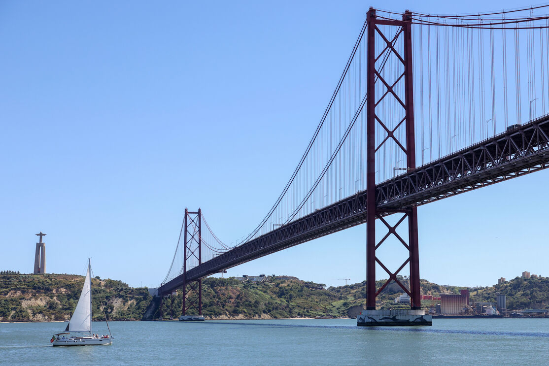 Ponte 25 de abril foi inaugurada em 1966