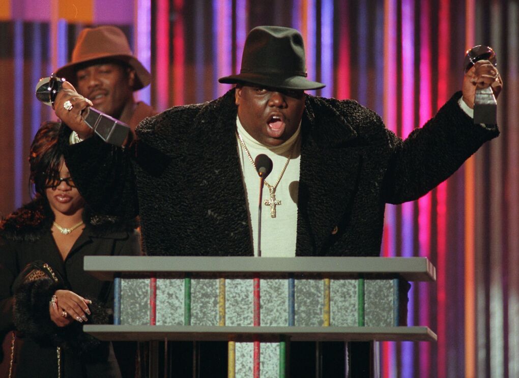 Christopher Wallace – The Notorious B.I.G. – celebrava após vencer dois prémios Billboard, em 1995