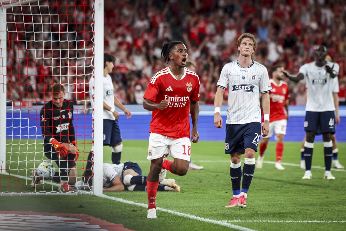 Benfica venceu em casa os dinamarqueses do Aarhus por 3-1