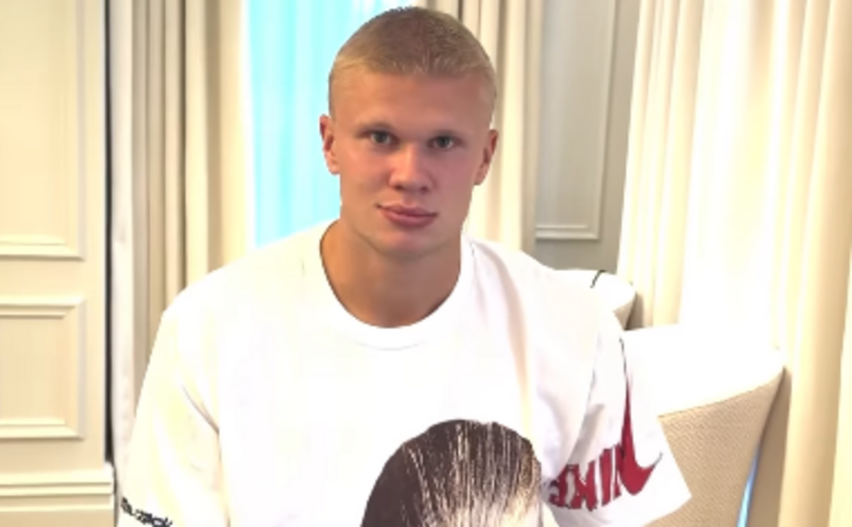 Erling Haaland com um novo penteado