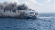 <![CDATA[ Ferry em chamas provoca pelo menos cinco mortos na Indonésia. Dezenas de pessoas estão desaparecidas ]]>