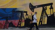 Trump dice di aver ottenuto "il più grande accordo petrolifero della storia mondiale". Cosa si sa?