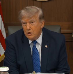 Trump anuncia novas negociações com o Irão esta segunda-feira