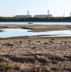 Hungria anuncia paragem sem precedentes de central nuclear devido a seca e calor
