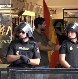 Protesto de direita em Ceuta termina com manifestantes refugiados em café