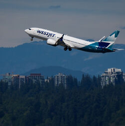 Assistentes de bordo da WestJet em greve por aumentos salariais