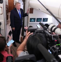 Trump acusa petrolíferas de ganharem 'dinheiro a mais' e exige redução de preços