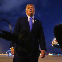 Trump afirma que Estreito de Ormuz vai reabrir 'em breve' e ameaça atacar o Irão se não houver acordo de paz até quinta-feira