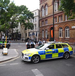 Ataque com faca em Londres faz vários feridos