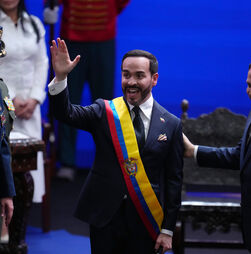 Colômbia. Estados Unidos oferecem mil milhões em segurança e novo presidente promete repressão às drogas