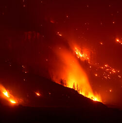 Incêndio florestal no oeste do Canadá obrigou à retirade de 20.000 pessoas