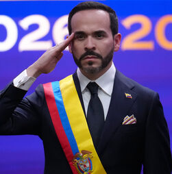 Presidente da Colômbia inicia mandato com morte de seis membros de grupos armados