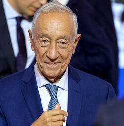 Marcelo Rebelo de Sousa levado para o Hospital de Faro após desmaio