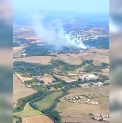 Incêndio consome antiga fábrica de munições em Roma