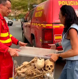 Restos mortais de reis espanhóis removidos de mosteiro para os proteger de incêndio