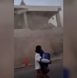 Imagens mostram momento de pânico durante o sismo de magnitude 7.7 na Indonésia