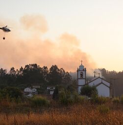 Incêndios: Mais de 950 bombeiros combatem quatro fogos no norte do país